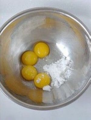 淄博市技師學(xué)院廚師面點(diǎn)班教你快速卷蛋糕卷的小妙招