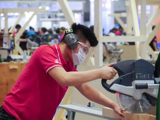 餐廳服務(西餐)項目選手王子璇在比賽中 餐廳服務(西餐)項目選手王子璇在比賽中