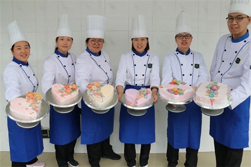 學(xué)做精品蛋糕 就來(lái)山東藍(lán)海職業(yè)學(xué)校! 學(xué)做精品蛋糕 就來(lái)山東藍(lán)海職業(yè)學(xué)校!