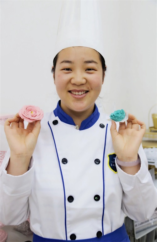 學(xué)做精品蛋糕 就來(lái)山東藍(lán)海職業(yè)學(xué)校! 學(xué)做精品蛋糕 就來(lái)山東藍(lán)海職業(yè)學(xué)校!