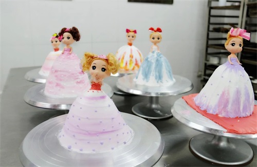 學(xué)做精品蛋糕 就來(lái)山東藍(lán)海職業(yè)學(xué)校! 學(xué)做精品蛋糕 就來(lái)山東藍(lán)海職業(yè)學(xué)校!