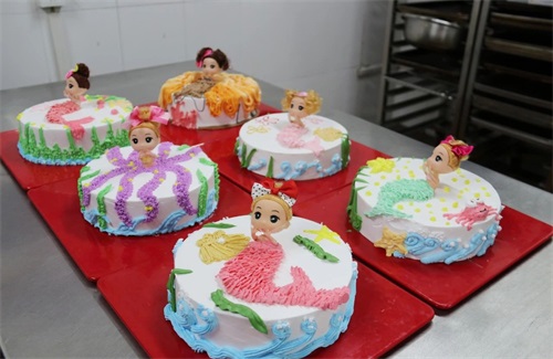 學(xué)做精品蛋糕 就來(lái)山東藍(lán)海職業(yè)學(xué)校! 學(xué)做精品蛋糕 就來(lái)山東藍(lán)海職業(yè)學(xué)校!