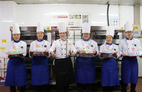 學(xué)做精品蛋糕 就來(lái)山東藍(lán)海職業(yè)學(xué)校! 學(xué)做精品蛋糕 就來(lái)山東藍(lán)海職業(yè)學(xué)校!