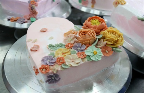 學(xué)做精品蛋糕 就來(lái)山東藍(lán)海職業(yè)學(xué)校! 學(xué)做精品蛋糕 就來(lái)山東藍(lán)海職業(yè)學(xué)校!