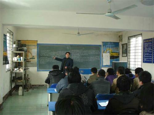 (j)EھC(j)Ӗ(xn)W(xu)УЩɫ 