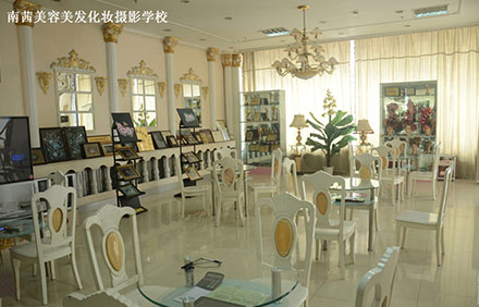 青島有專業(yè)的美容美發(fā)培訓(xùn)學(xué)校嗎? 青島有專業(yè)的美容美發(fā)培訓(xùn)學(xué)校嗎?